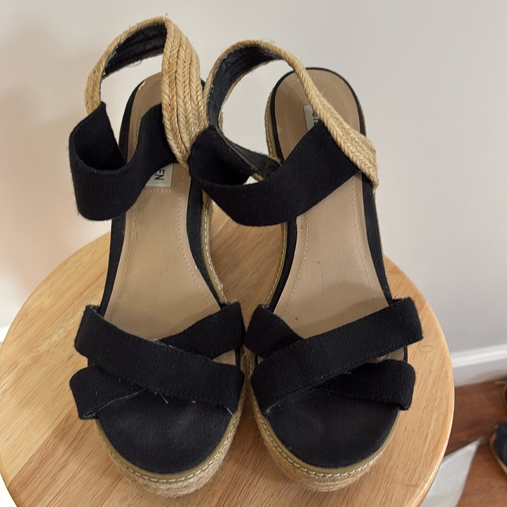 Express wedge sandals